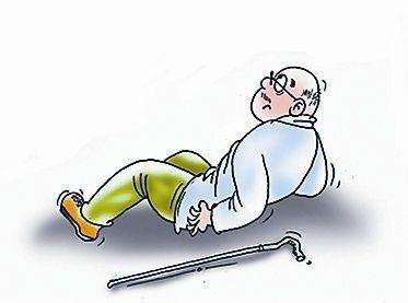 56歲老人散步時意外摔倒引發(fā)骨折，25保額遭拒賠，憑什么？